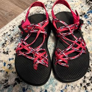 Adorable chacos in pink/navy color unique!